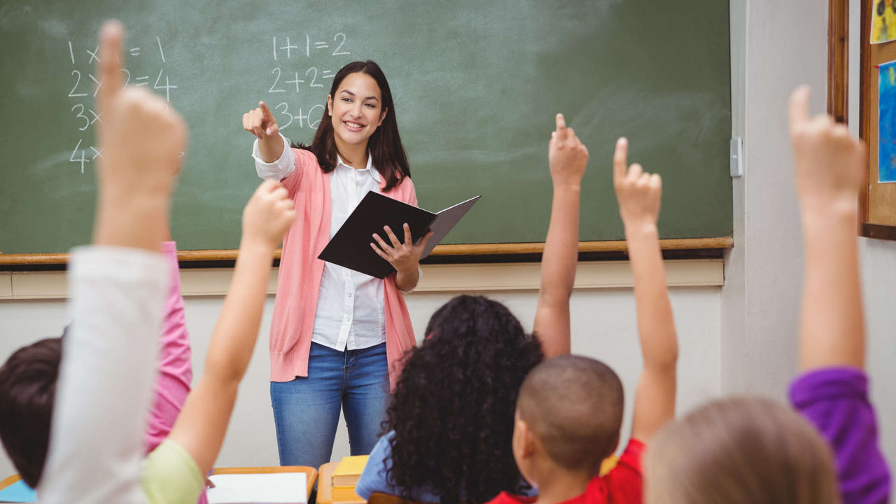 El estudio analiza y compara las preferencias laborales de docentes de primaria y secundaria (Imagen: Adobe Stock)